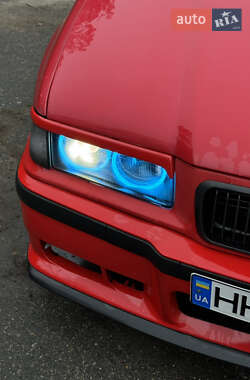 Седан BMW 3 Series 1992 в Черноморске