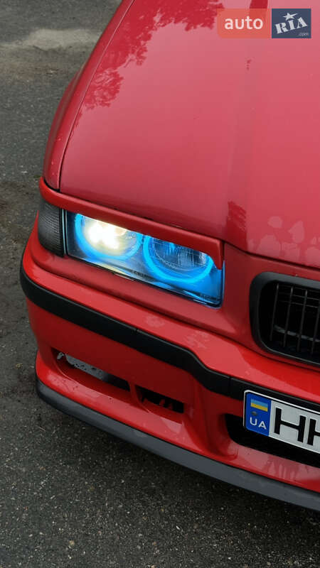 Седан BMW 3 Series 1992 в Черноморске