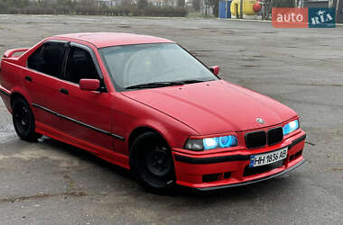 Седан BMW 3 Series 1992 в Черноморске