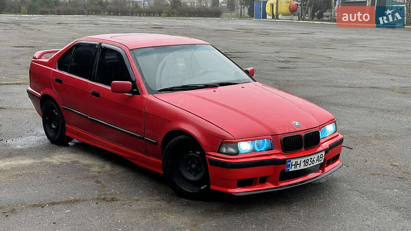 Седан BMW 3 Series 1992 в Черноморске