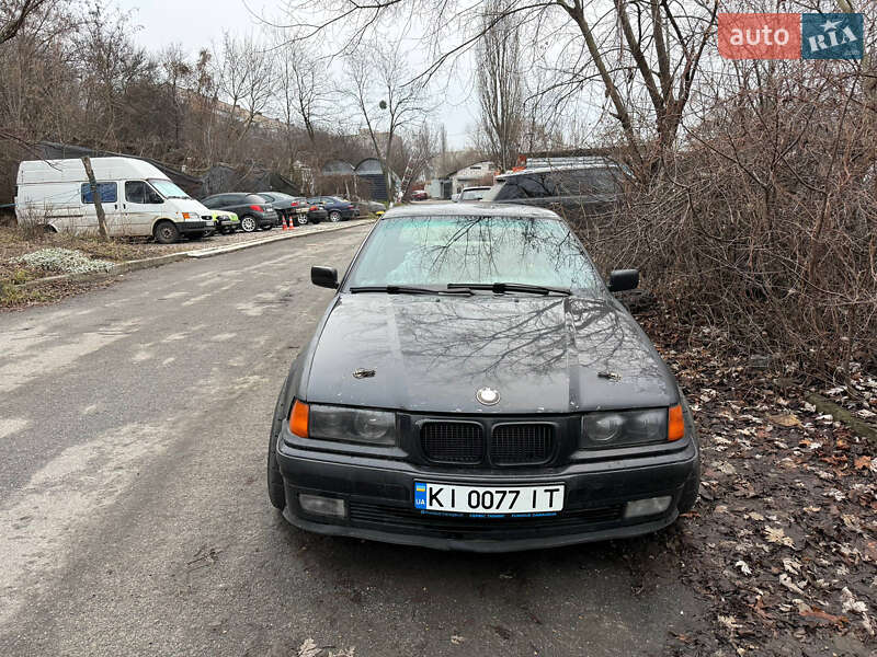 Седан BMW 3 Series 1994 в Киеве