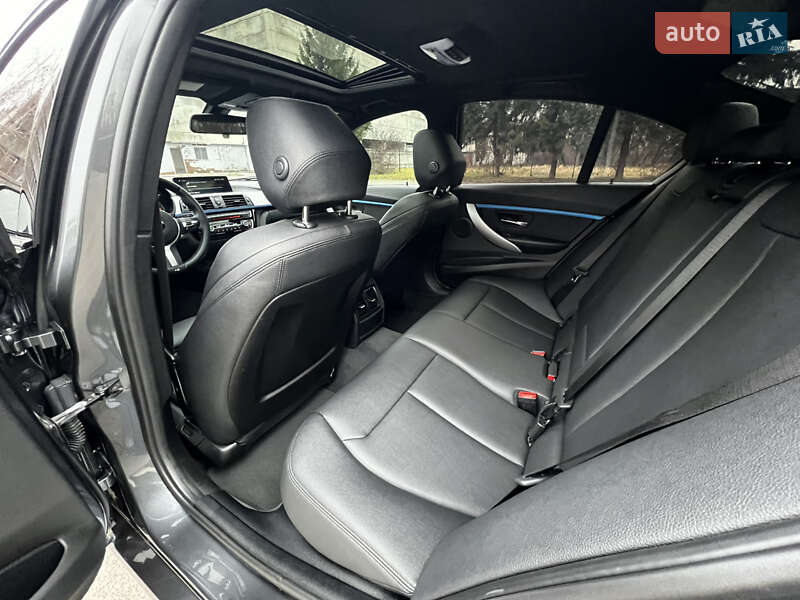 Седан BMW 3 Series 2018 в Киеве