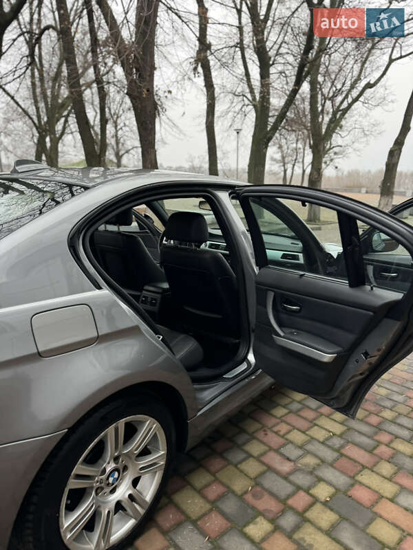 Седан BMW 3 Series 2010 в Черкасах