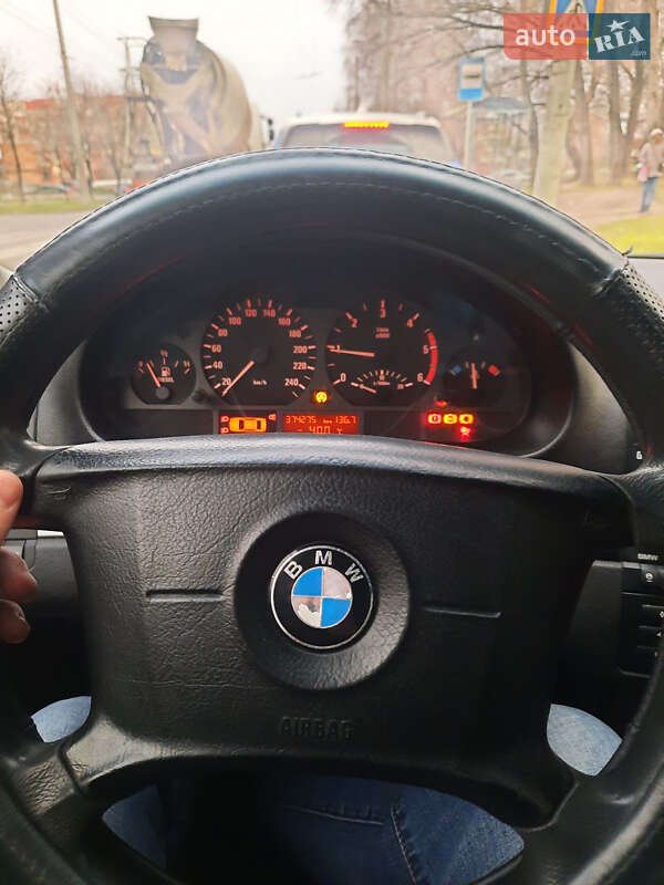 Універсал BMW 3 Series 2000 в Чернівцях