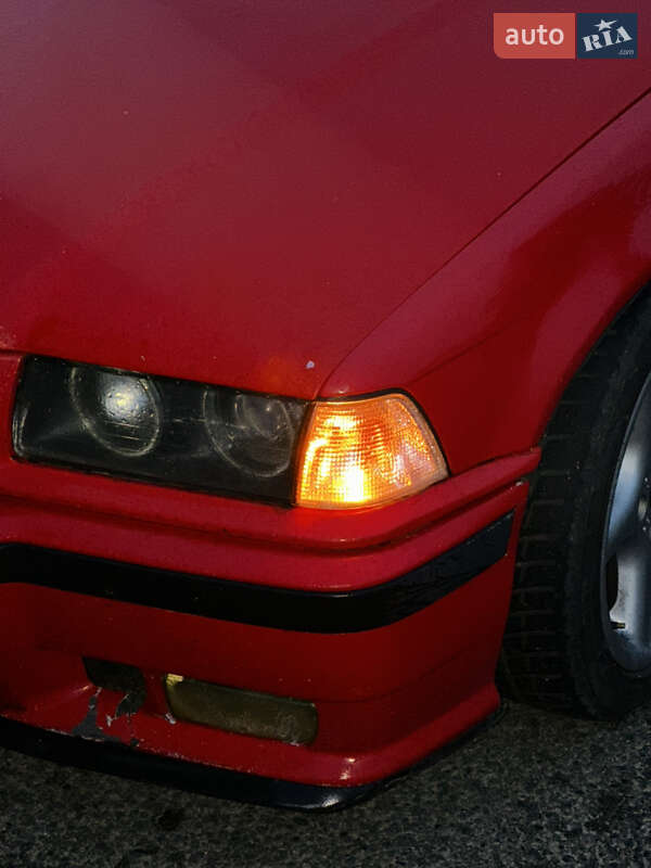 Седан BMW 3 Series 1993 в Львові