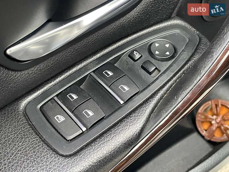 Седан BMW 3 Series 2017 в Киеве