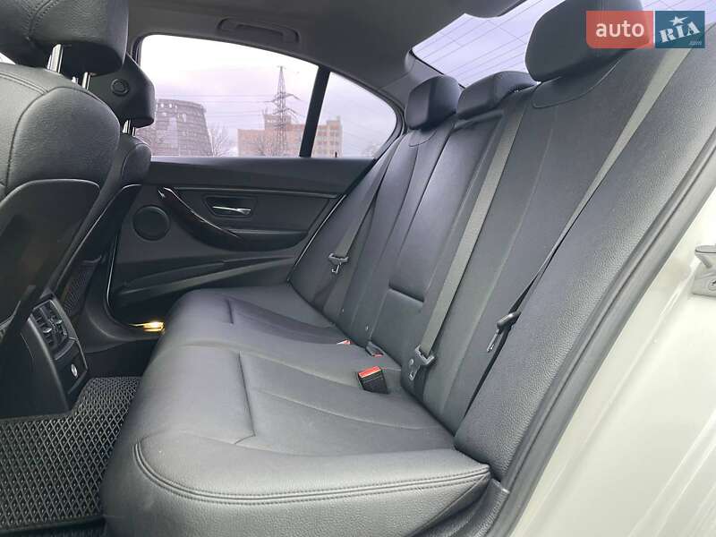 Седан BMW 3 Series 2017 в Киеве