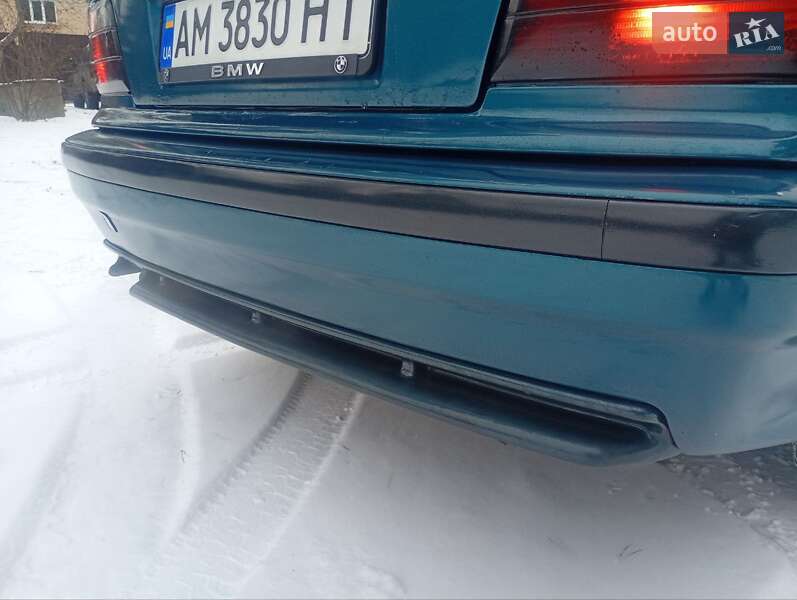 Седан BMW 3 Series 1993 в Горенці