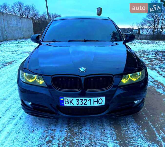 Седан BMW 3 Series 2009 в Сарнах