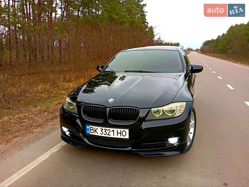 Седан BMW 3 Series 2009 в Сарнах