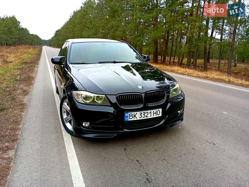 Седан BMW 3 Series 2009 в Сарнах
