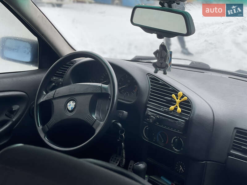 Седан BMW 3 Series 1996 в Емильчине