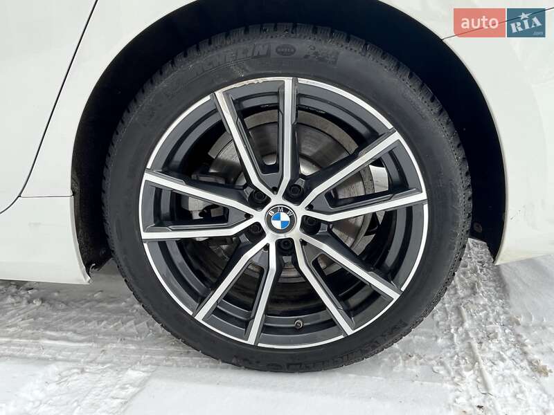 Седан BMW 3 Series 2019 в Хмельницком
