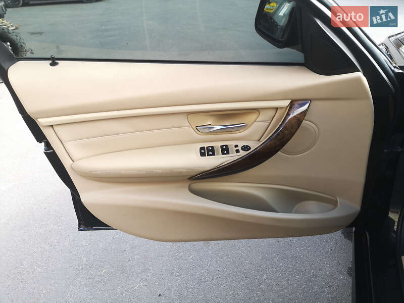 Седан BMW 3 Series 2013 в Калуші