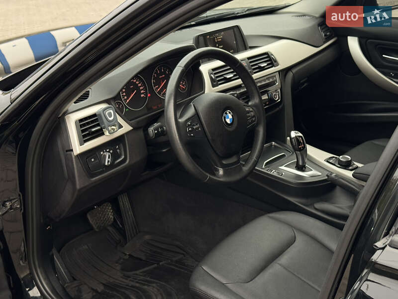 Седан BMW 3 Series 2017 в Хмельницком