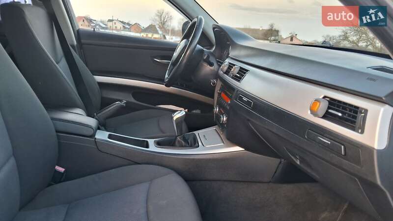 Седан BMW 3 Series 2009 в Черновцах