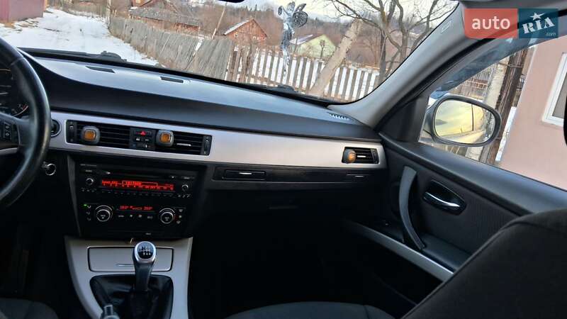 Седан BMW 3 Series 2009 в Черновцах