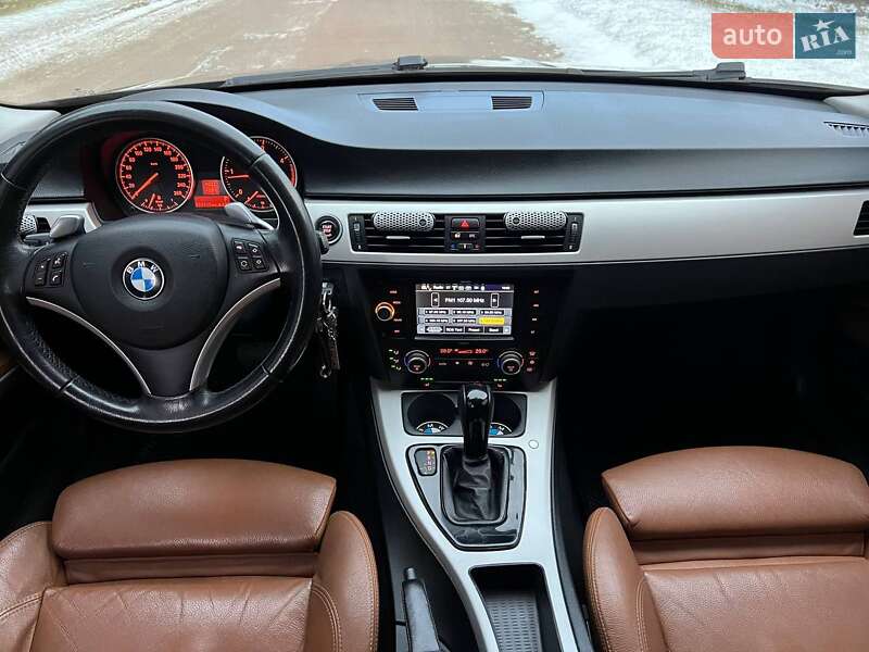 Седан BMW 3 Series 2009 в Сарнах