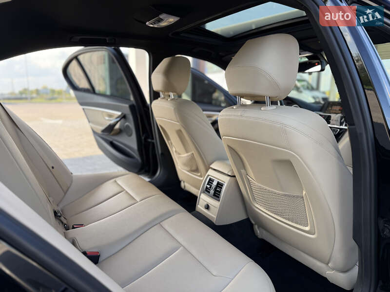 Седан BMW 3 Series 2017 в Дніпрі