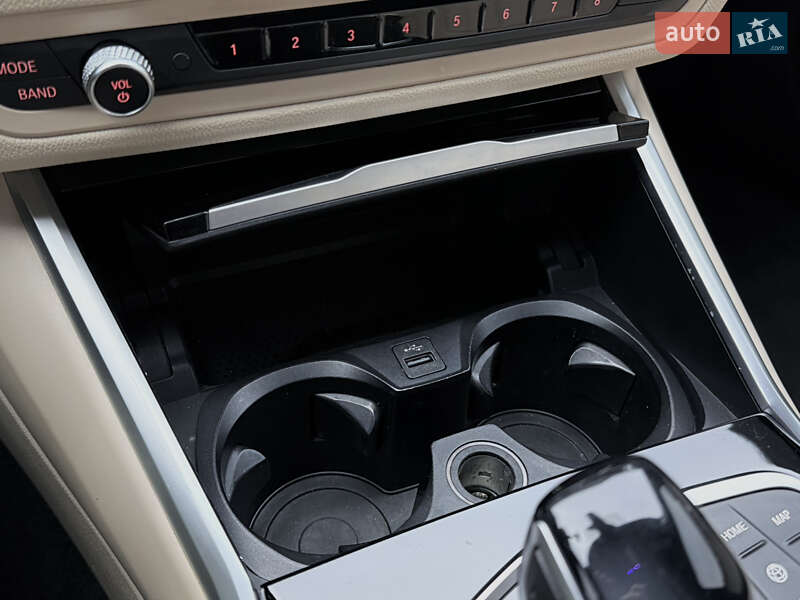 Седан BMW 3 Series 2019 в Ковеле