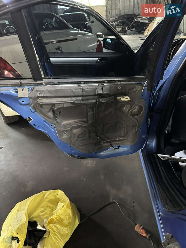 Седан BMW 3 Series 1999 в Буче