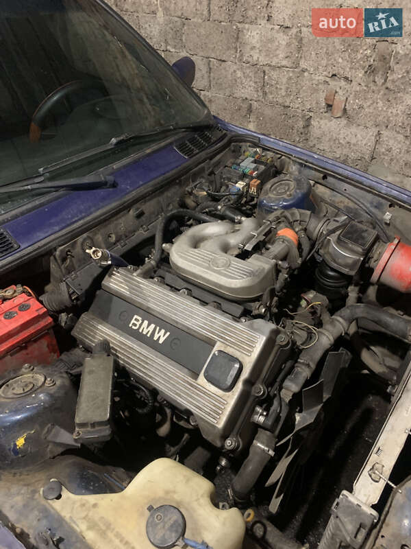 Седан BMW 3 Series 1987 в Шептицькому