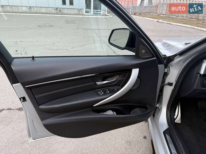 Седан BMW 3 Series 2016 в Львове