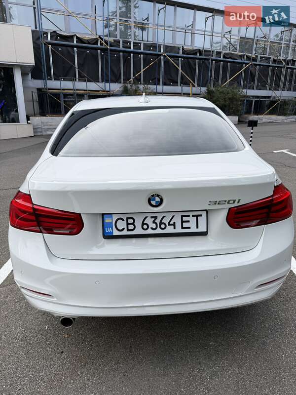 Седан BMW 3 Series 2017 в Киеве