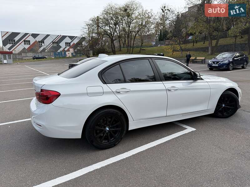 Седан BMW 3 Series 2017 в Киеве