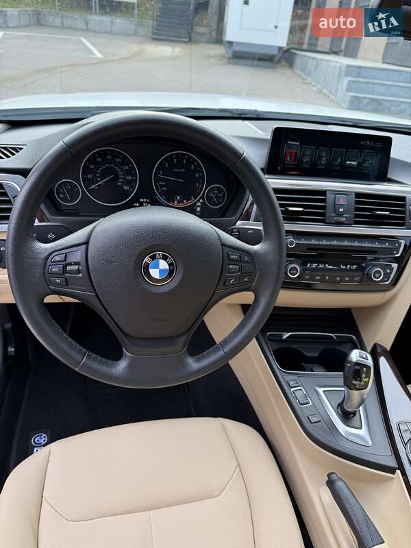 Седан BMW 3 Series 2017 в Киеве