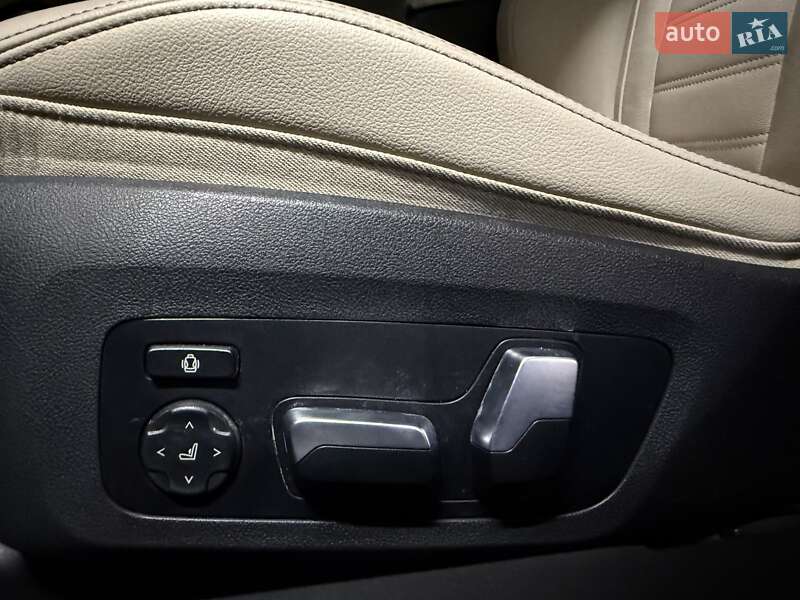 Седан BMW 3 Series 2019 в Киеве