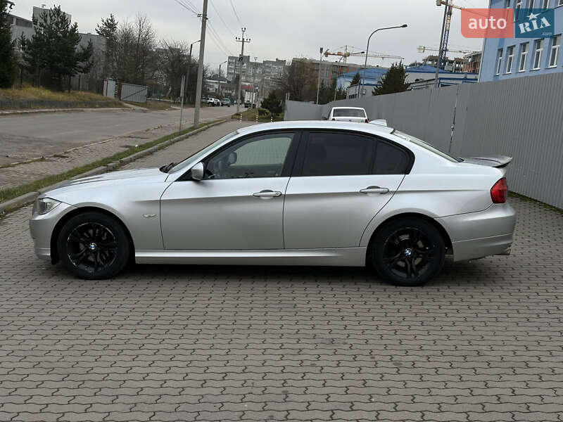 Седан BMW 3 Series 2009 в Яворове