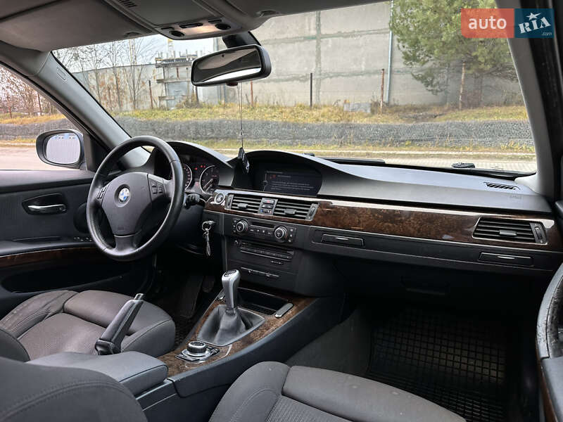 Седан BMW 3 Series 2009 в Яворове