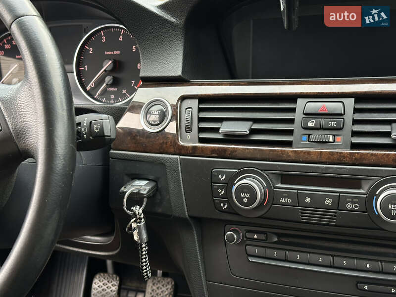 Седан BMW 3 Series 2009 в Яворове