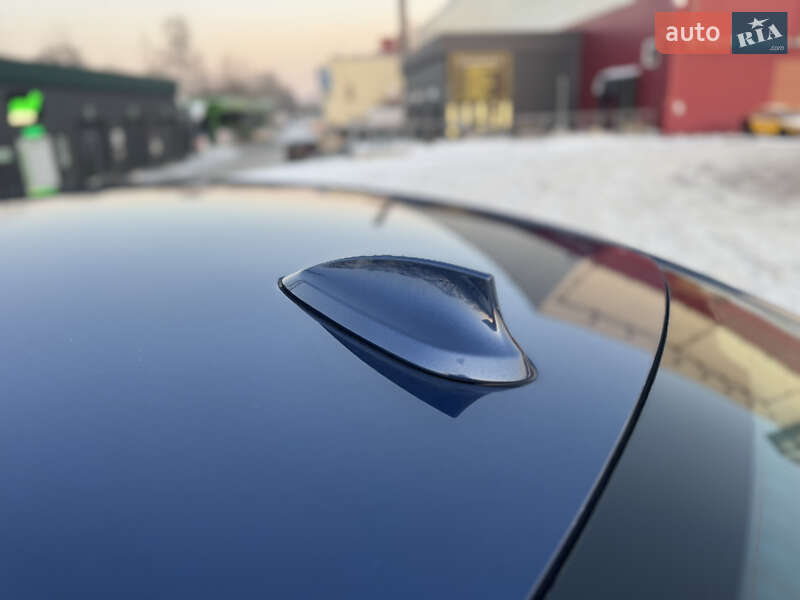 Седан BMW 3 Series 2022 в Киеве