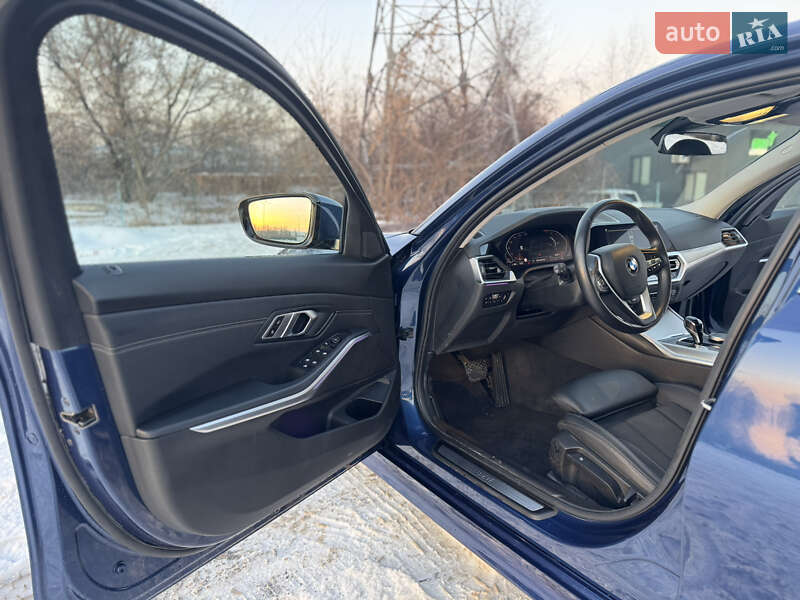 Седан BMW 3 Series 2022 в Киеве