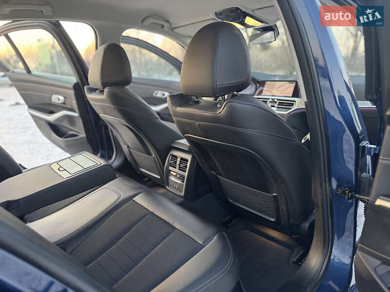 Седан BMW 3 Series 2022 в Киеве
