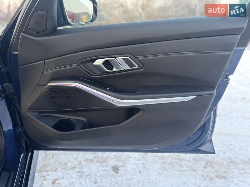 Седан BMW 3 Series 2022 в Киеве
