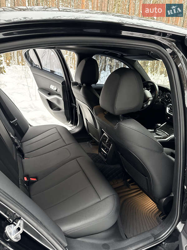 Седан BMW 3 Series 2019 в Ровно