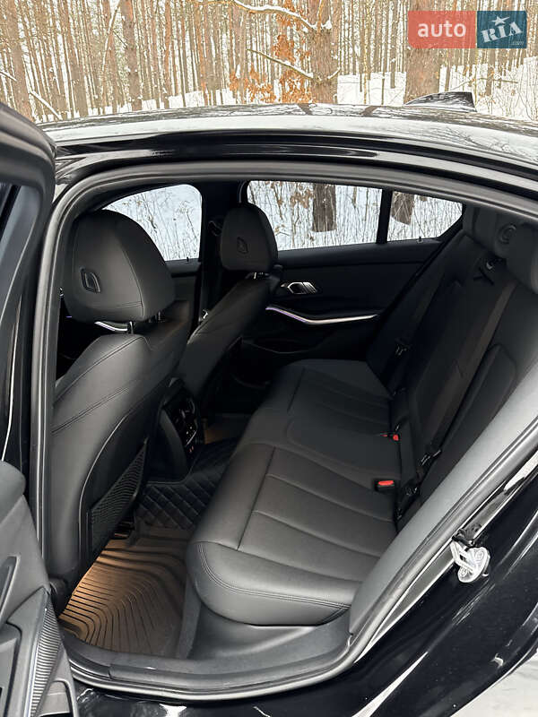 Седан BMW 3 Series 2019 в Ровно
