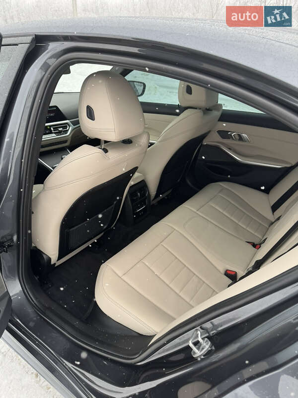 Седан BMW 3 Series 2021 в Львове