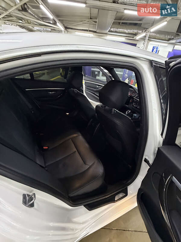 Седан BMW 3 Series 2016 в Киеве