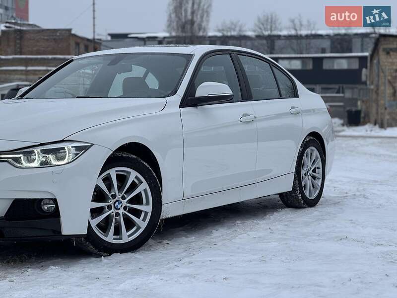 Седан BMW 3 Series 2016 в Киеве