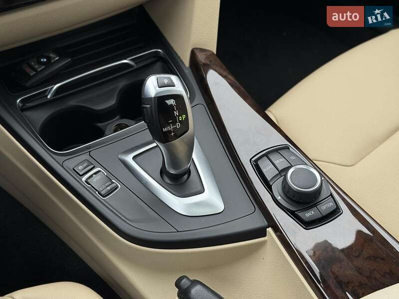 Седан BMW 3 Series 2016 в Киеве