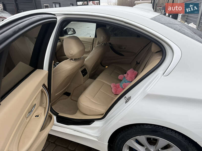 Седан BMW 3 Series 2015 в Ковеле