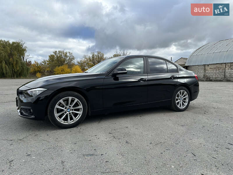 Седан BMW 3 Series 2015 в Киеве