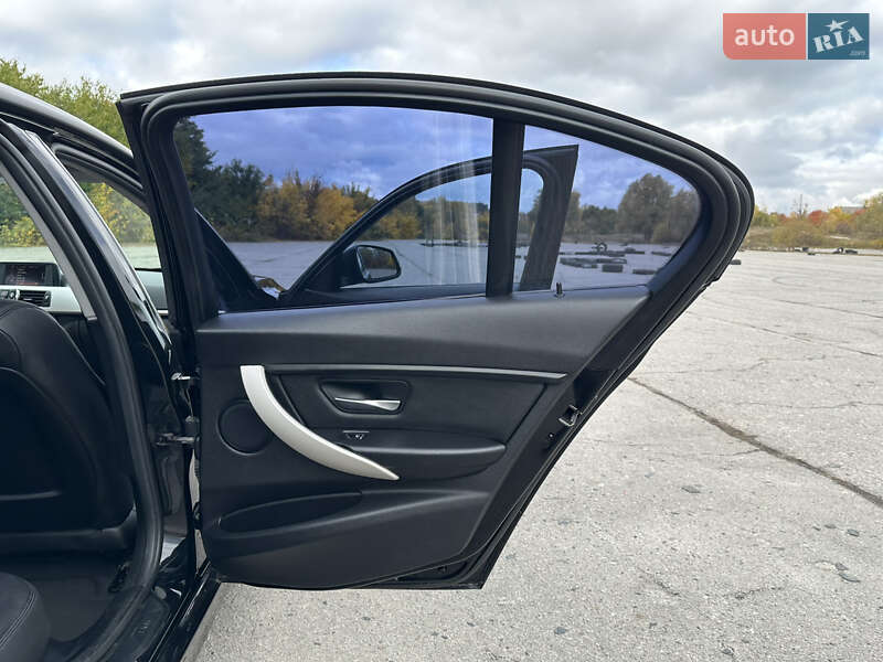 Седан BMW 3 Series 2015 в Киеве