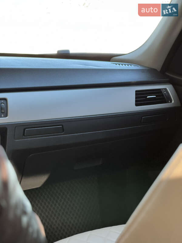 Седан BMW 3 Series 2009 в Полтаве