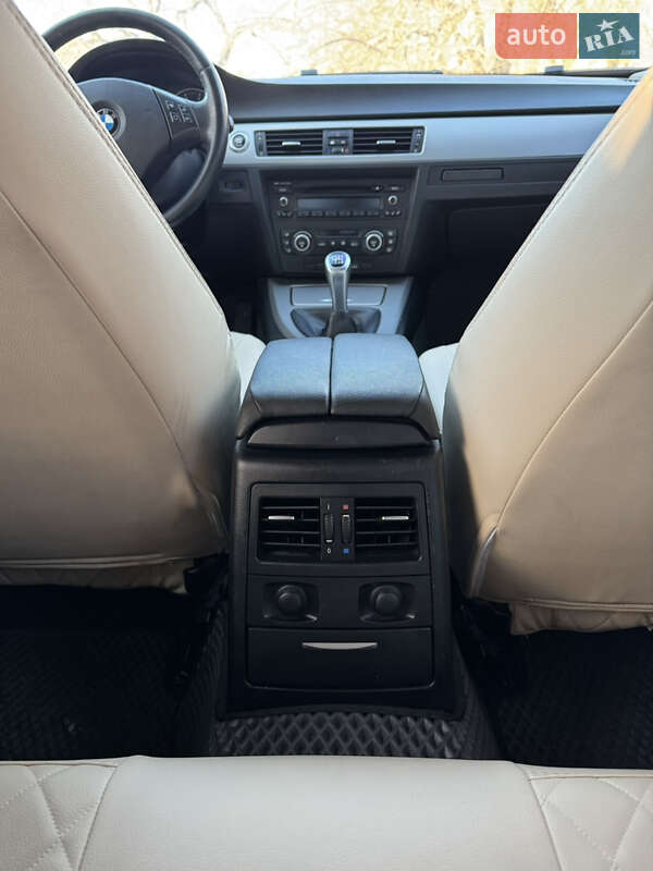 Седан BMW 3 Series 2009 в Полтаве