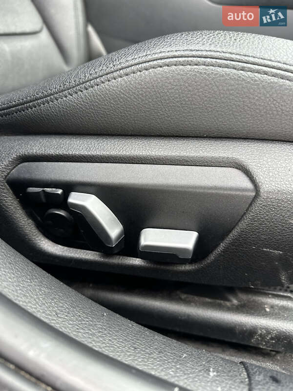 Седан BMW 3 Series 2018 в Киеве